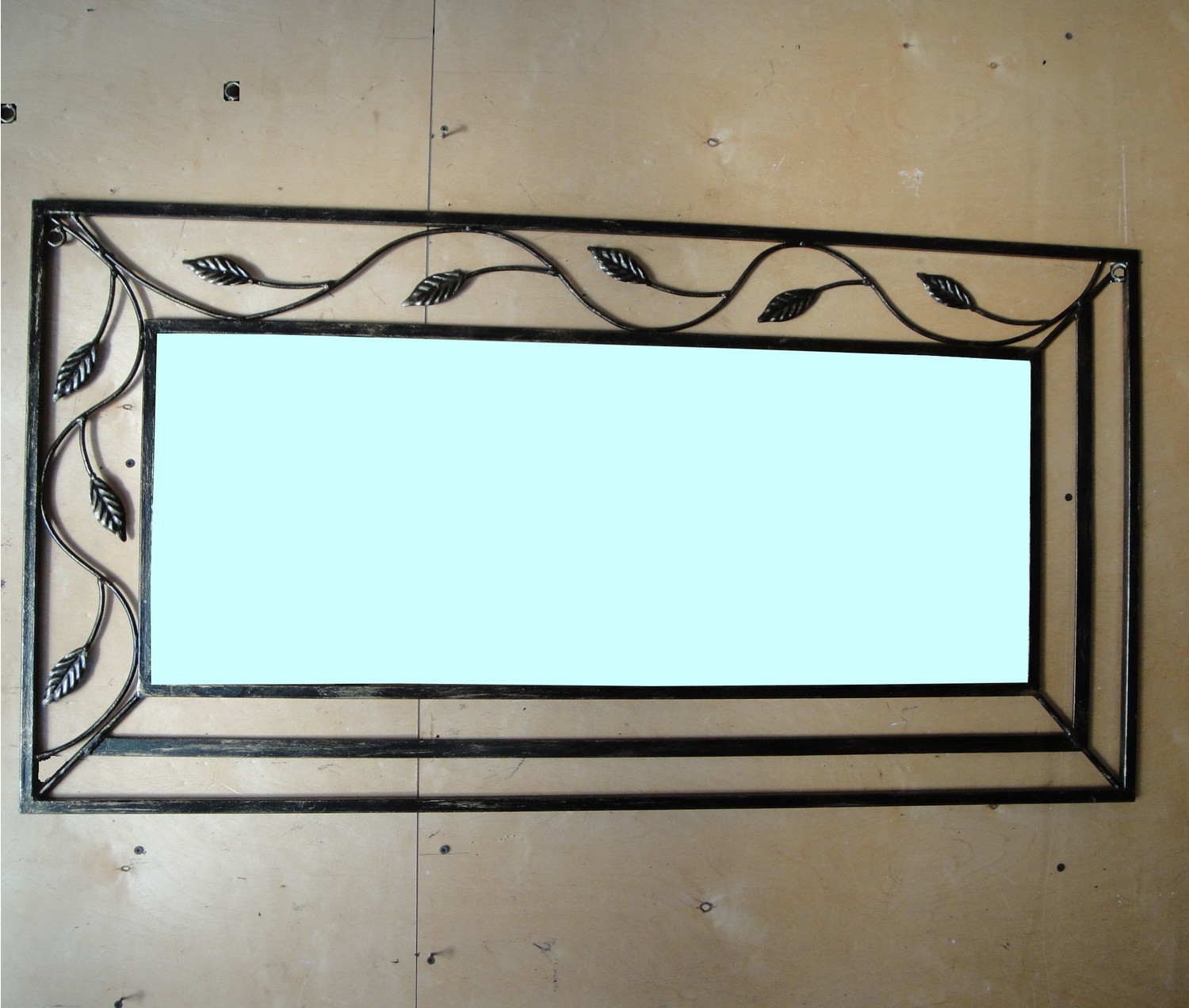 Зеркала в рамах, декоративные панно кованая мебель на заказ