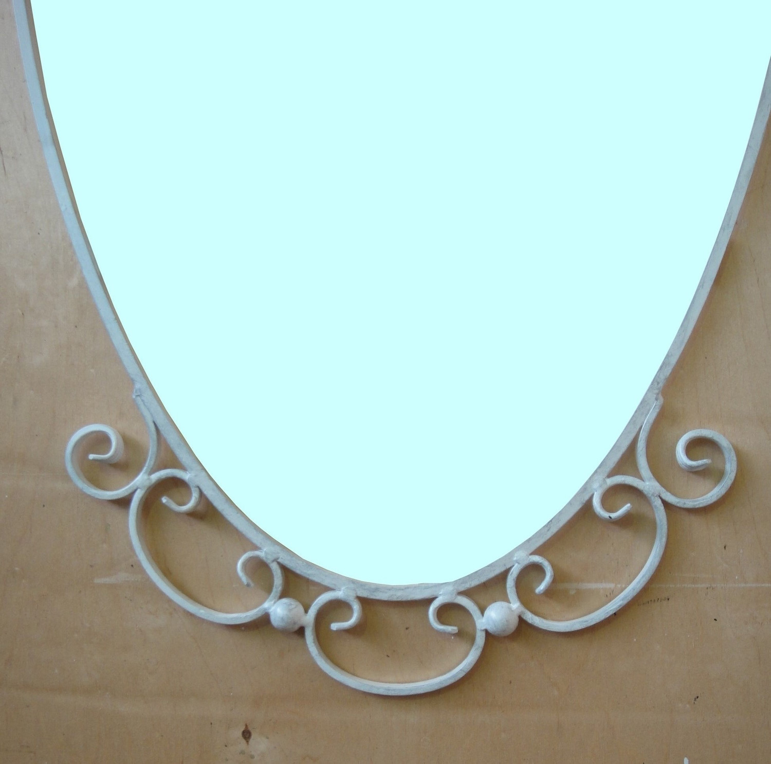 Зеркала в рамах, декоративные панно кованая мебель на заказ